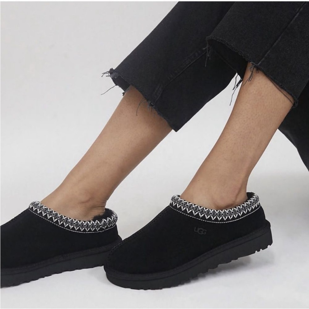 NWT UGG Women’s Tasman black Suede and Shearling Slippers. - Picture 4 of 4
